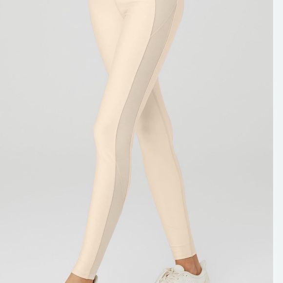 New without tags Alo Yoga highwaist ballet dream legging in macadamia - Picture 4 of 12